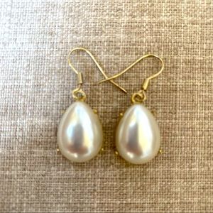 Oversized teardrop pearl earrings